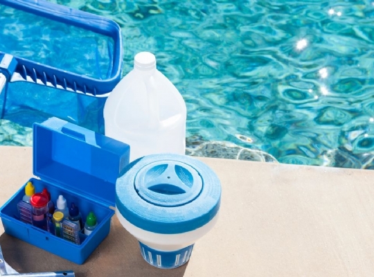 Havuz Kimyasalları Nasıl Kullanılır? Güvenli ve Etkili Havuz Bakımı Rehberi